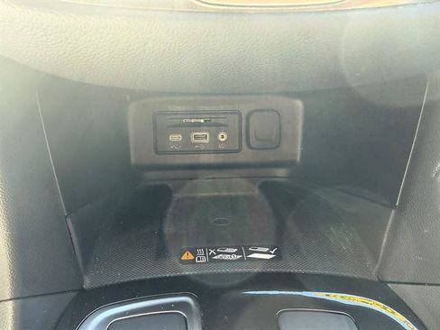 Used 2024 Chevrolet Equinox Premier AWD/4WD image 39