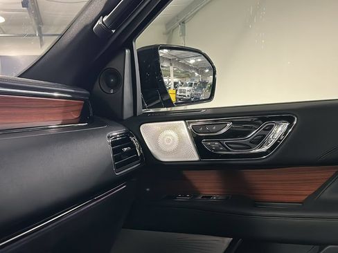 Used 2024 Lincoln Navigator L Reserve AWD/4WD image 21