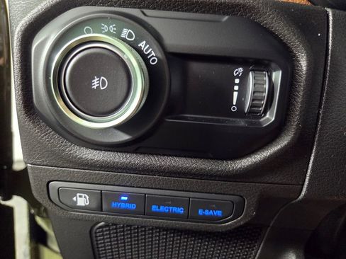 Used 2024 Jeep Wrangler Unlimited AWD/4WD image 18