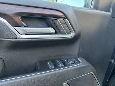 Used 2025 GMC Sierra 1500 SLT image 13