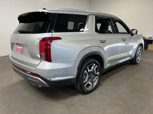 Used 2024 Hyundai Palisade Limited FWD image 3