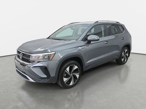 Certified 2024 Volkswagen Taos SE image 7