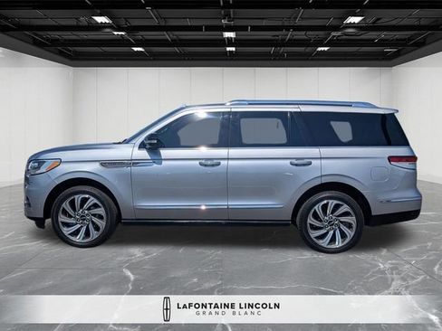 Certified 2022 Lincoln Navigator 4WD image 2