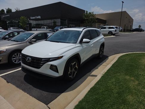 Certified 2024 Hyundai Tucson SEL w/ Convenience Package FWD image 3