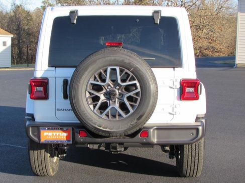 New 2026 Jeep Wrangler Unlimited Sahara AWD/4WD image 6