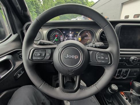 Used 2023 Jeep Wrangler Unlimited w/ Cold Weather Group AWD/4WD image 19