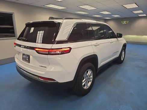 Used 2023 Jeep Grand Cherokee Laredo w/ Luxury Tech Group I RWD image 3