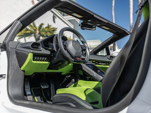 Used 2023 Lamborghini Huracan EVO image 16
