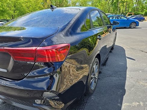 Certified 2022 Kia Forte LXS FWD image 3