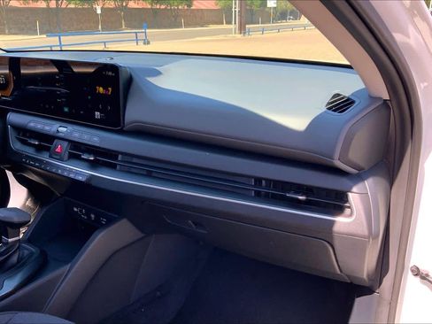 Used 2025 Kia K4 FWD image 19