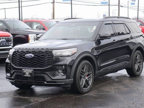 Used 2025 Ford Explorer ST-Line w/ Premium Package image 8