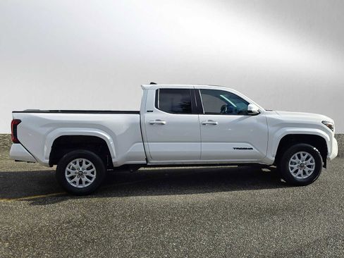 Certified 2025 Toyota Tacoma SR5 image 2