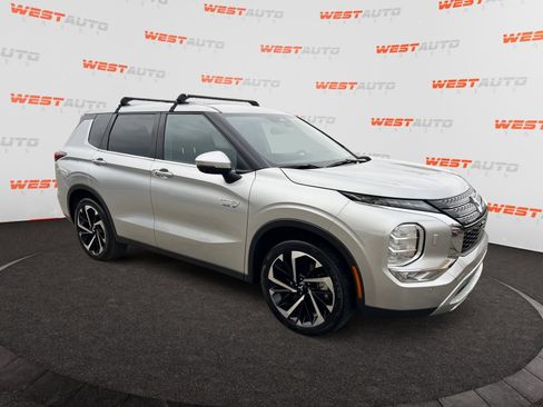 Used 2023 Mitsubishi Outlander SE image 7
