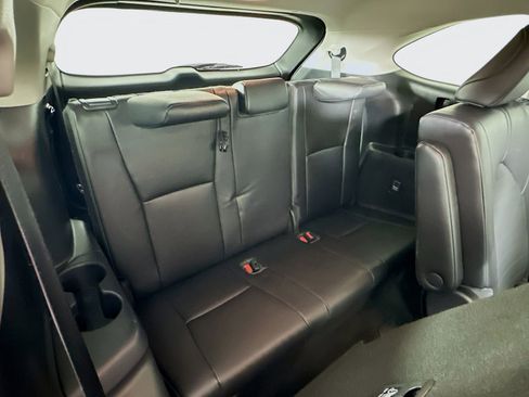 Used 2023 Toyota Highlander XLE FWD image 28