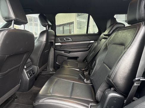 Used 2018 Ford Explorer Limited image 28
