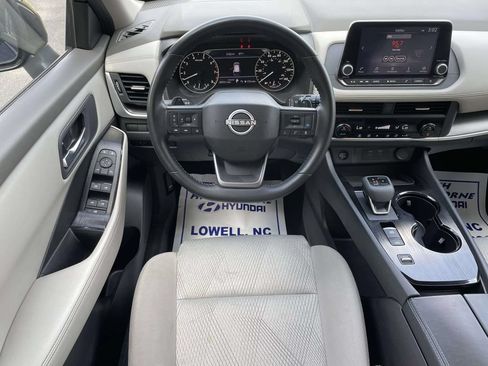 Used 2025 Nissan Rogue SV FWD image 12