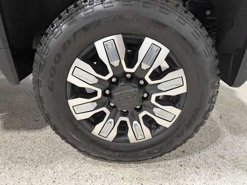 Used 2025 GMC Sierra 3500 Denali w/ Denali Reserve Package AWD/4WD image 13