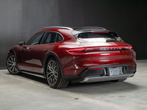 Used 2022 Porsche Taycan 4 Cross Turismo AWD/4WD image 3
