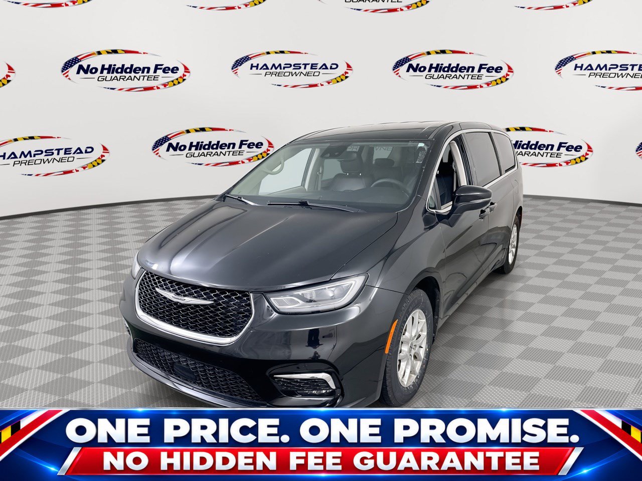 Used 2023 Chrysler Pacifica Touring-L FWD image 1