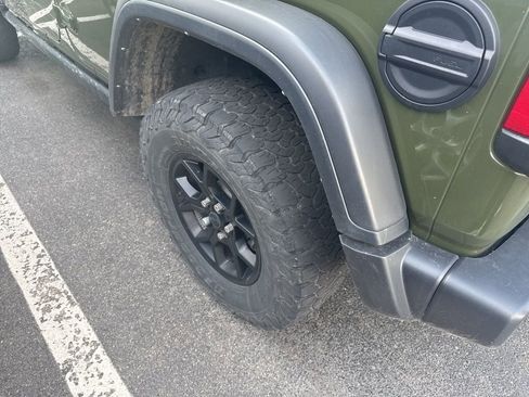 Used 2024 Jeep Wrangler Unlimited AWD/4WD image 9