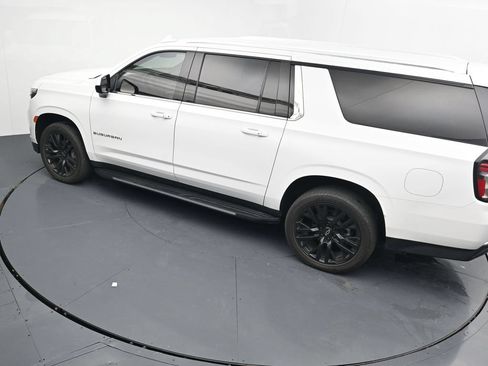 Used 2021 Chevrolet Suburban LT RWD image 11