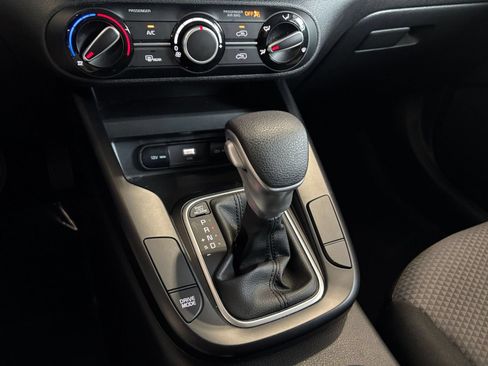 Used 2025 Kia Soul LX w/ LX Technology Package FWD image 38