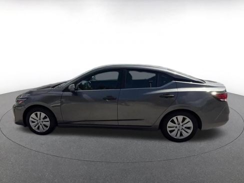 Used 2025 Nissan Sentra S image 9