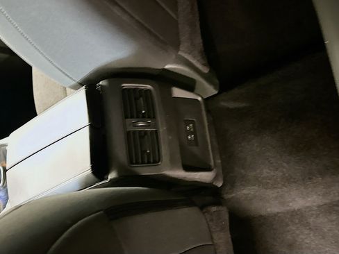 Used 2023 Nissan Rogue SV image 27