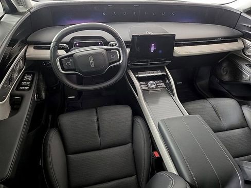 Used 2025 Lincoln Nautilus Reserve AWD/4WD image 12