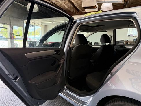 Used 2012 Volkswagen Golf TDI FWD image 34