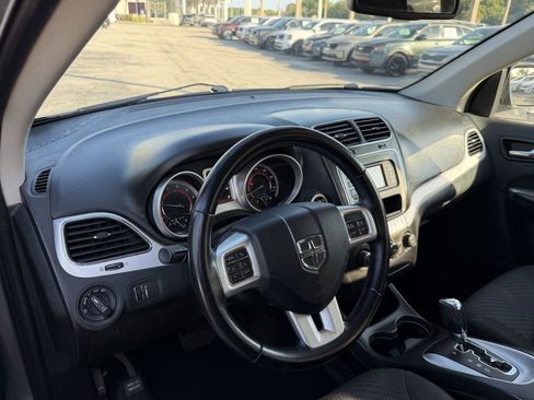 Used 2019 Dodge Journey SE w/ Connectivity Group FWD image 18