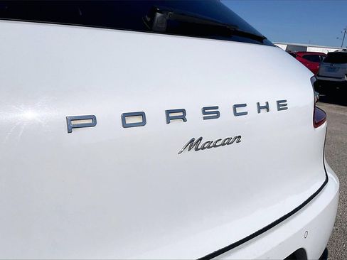 Used 2017 Porsche Macan Base image 25