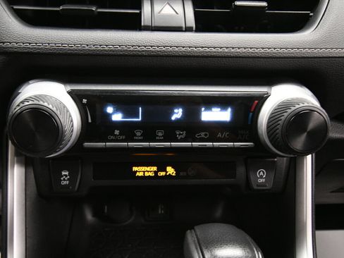 Used 2019 Toyota RAV4 LE w/ All Weather Liner Package AWD/4WD image 15