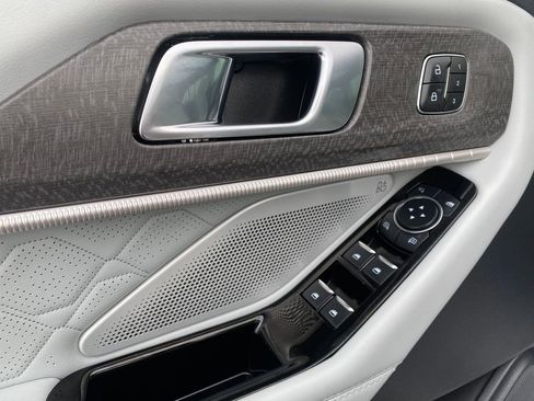 Used 2025 Ford Explorer Platinum w/ LUX Leather Package image 15