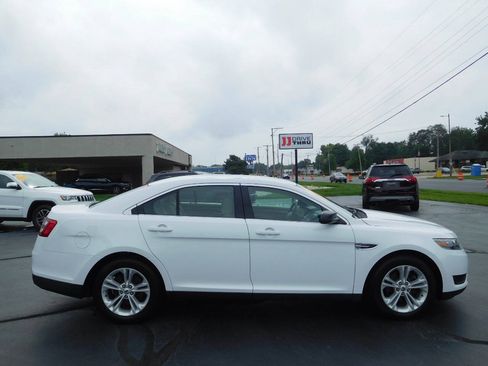 Used 2016 Ford Taurus SE FWD image 5