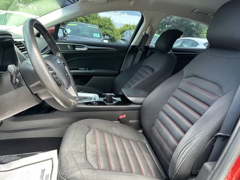 Used 2014 Ford Fusion SE FWD image 10