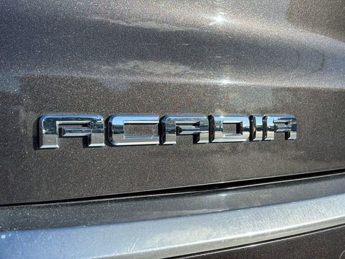 Used 2014 GMC Acadia SLE image 10