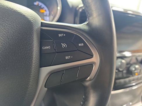 Used 2021 Jeep Grand Cherokee Limited w/ Premium Lighting Group AWD/4WD image 17