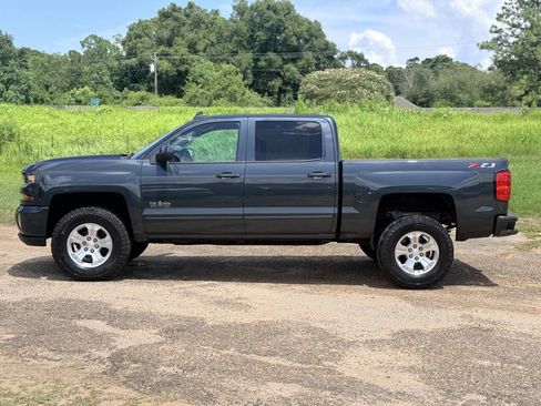 Used 2018 Chevrolet Silverado 1500 LT w/ Texas Edition AWD/4WD image 2