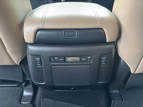 Used 2023 Nissan Armada Platinum w/ Captain's Chairs Package AWD/4WD image 20