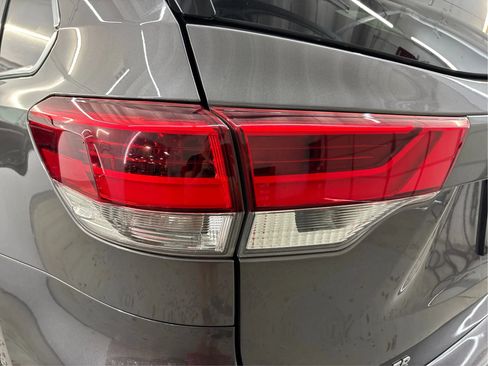 Used 2018 Toyota Highlander SE w/ Carpet Mat Package (TMS) AWD/4WD image 33
