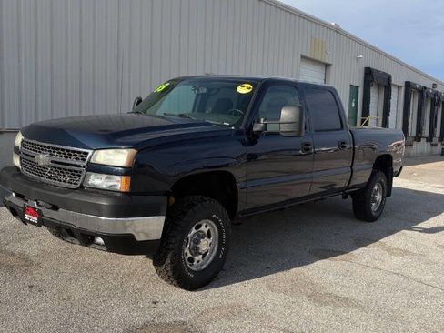 Used 2005 Chevrolet Silverado 2500 LS w/ Skid Plate Package image 3