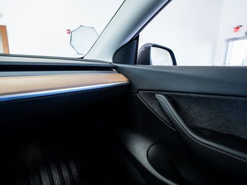 Used 2022 Tesla Model Y Long Range image 46