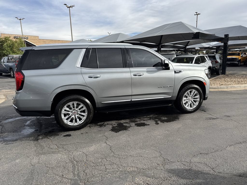 Used 2023 GMC Yukon SLT AWD/4WD image 3