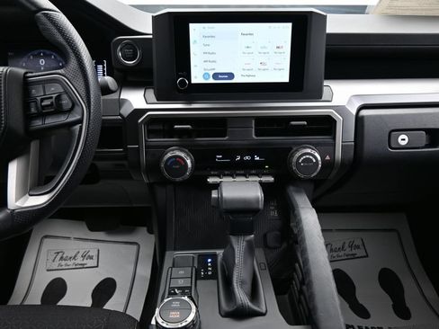 Used 2025 Toyota 4Runner SR5 AWD/4WD image 18