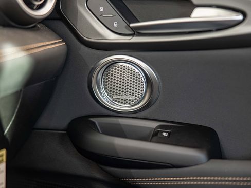 New 2025 Alfa Romeo Tonale w/ Premium Package image 31