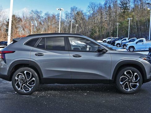 New 2026 Chevrolet Trax RS w/ Sunroof Package image 7