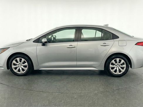 Used 2025 Toyota Corolla LE image 5