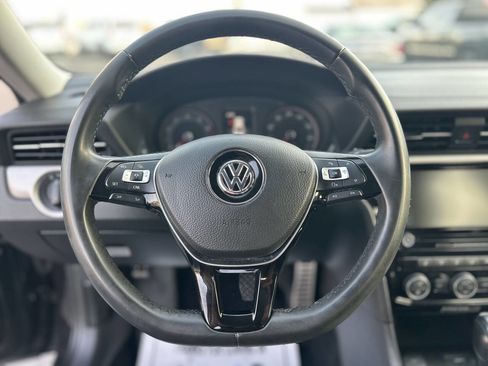 Used 2022 Volkswagen Passat 2.0T SE image 11