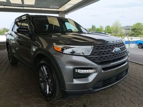 Used 2023 Ford Explorer XLT w/ Equipment Group 202A AWD/4WD image 4